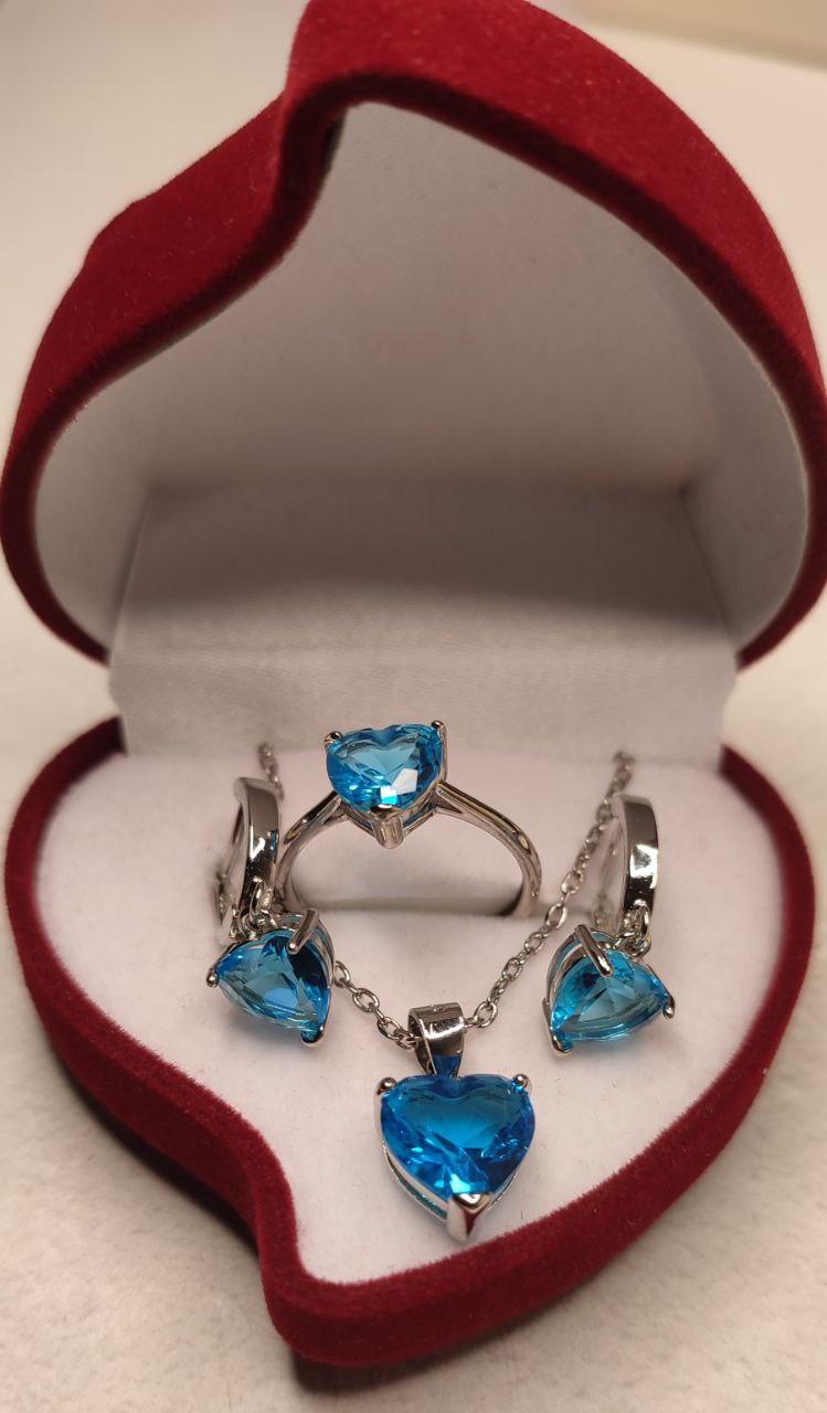 Набір сережки, каблучка та кольє "Сердечки блакитний топаз у сріблі" солідний подарунок в коробочці для дівчини