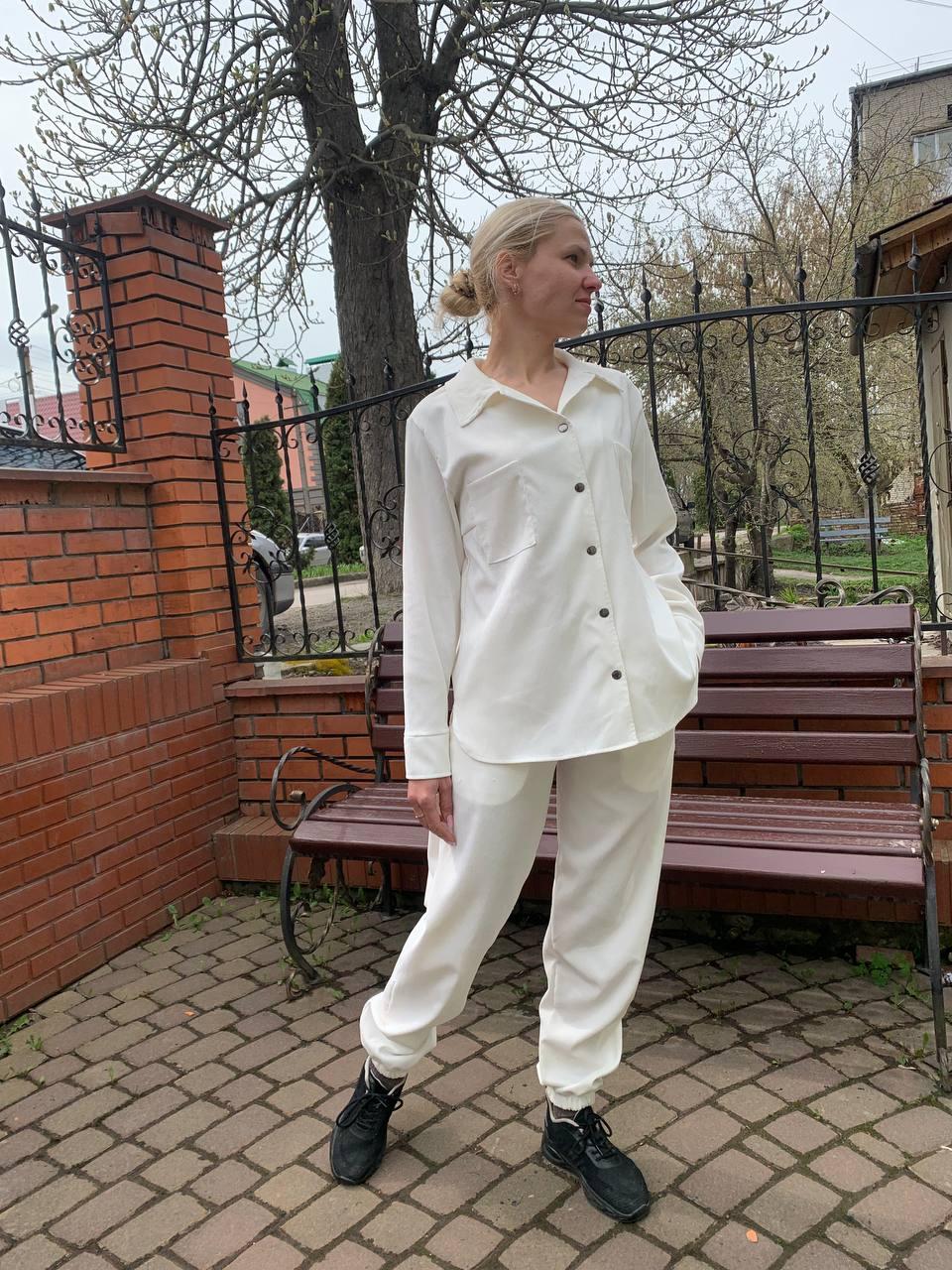 Молочний вельветовий костюм недорогий