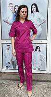 Медичний костюм жіночий "Аврора" 40-58, хірургічний жіночий костюм малинового кольору, з V-подібним вирізом горловини.