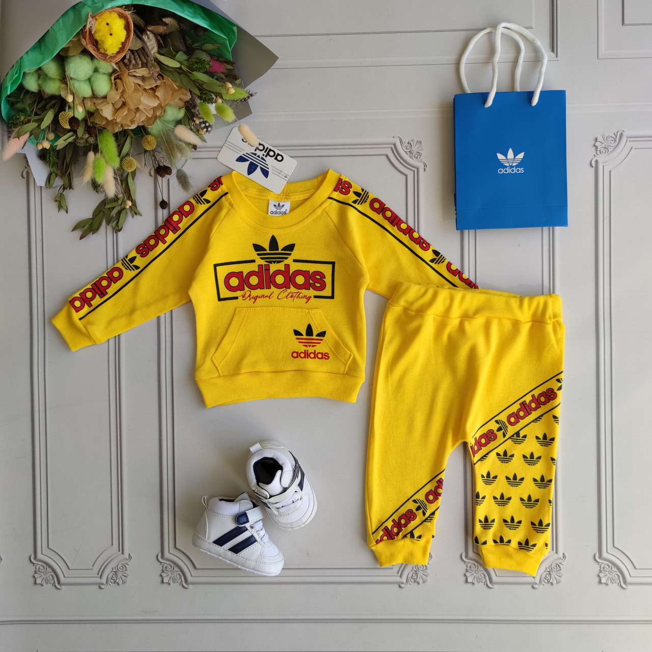 Жовтий костюм Adidas для новонароджених