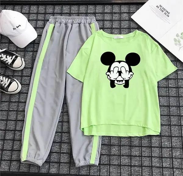 Яскравий жіночий костюм oversize з Міккі Маусом