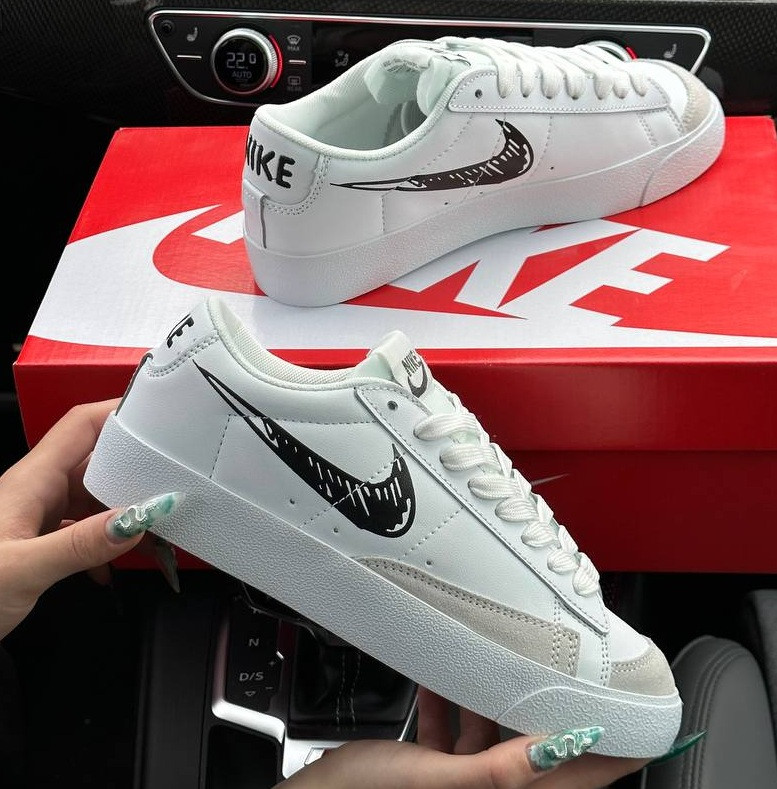 Жіночі кросівки кеди Nike Blazer Low '77 Vintage White Black осінь весна біла шкіра. Живе фото