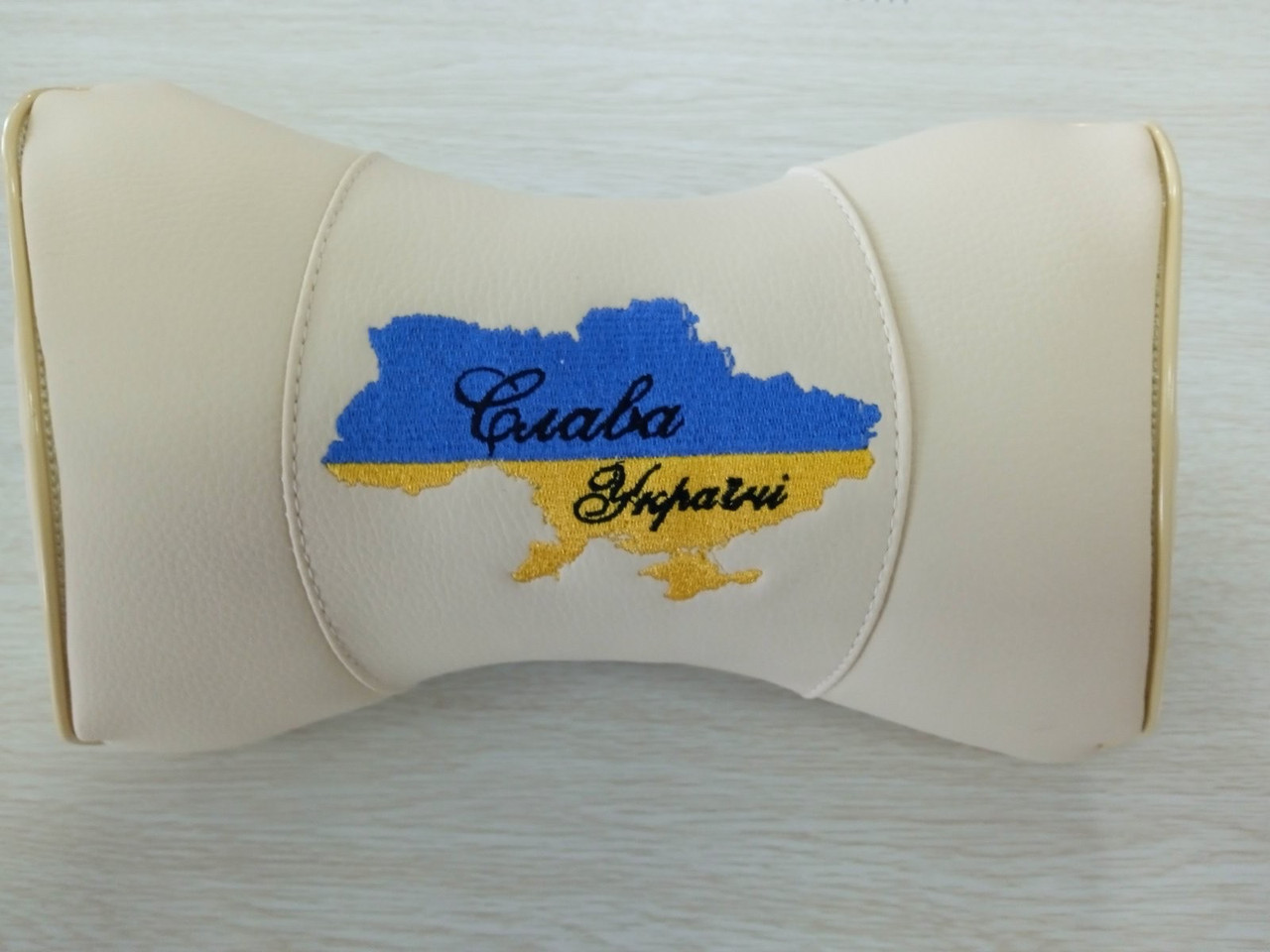 Авто подушка патріотична Слава Україні біла екошкіра