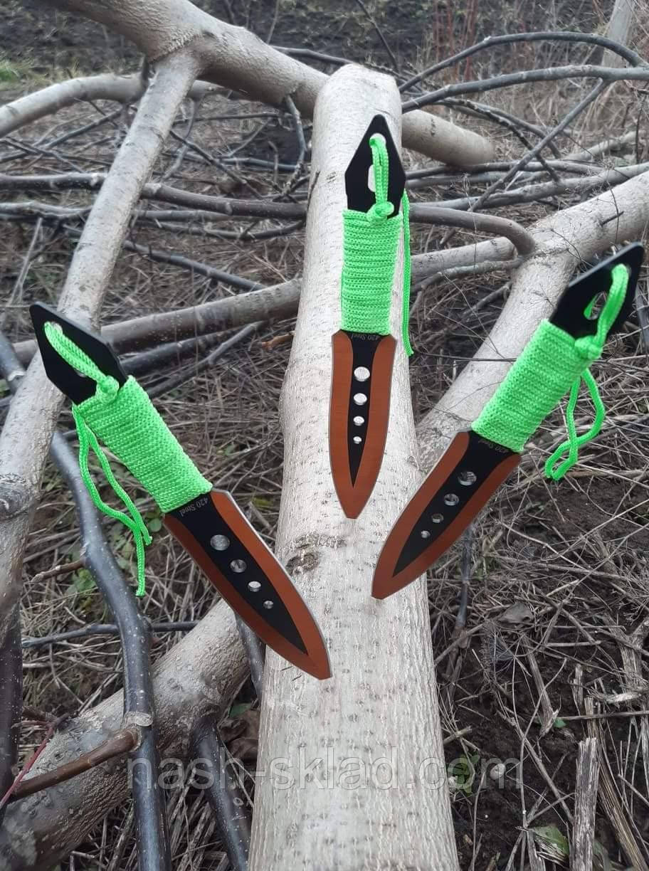 Набір метальних ножів, призначений для якісного проведення дозвілля на свіжому повітрі