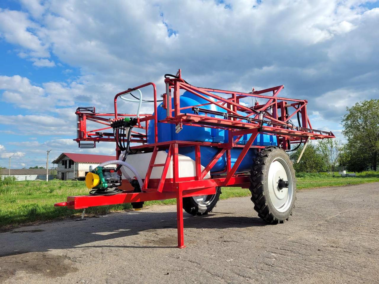Обприскувач Вектор-2500-18 польовий причіпний з ручним розкладанням-складанням штанги, фото 1