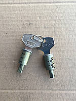 Личинка кнопки ручки двери КамАЗ с ключами (личинка пара) 5320-6105212