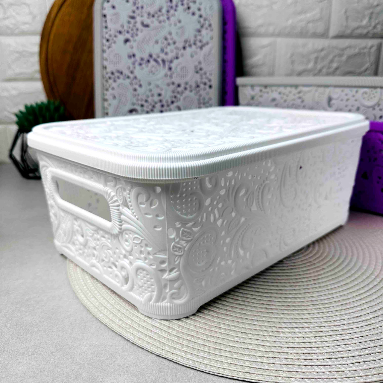 Білий ажурний пластиковий контейнер із кришкою 4.7л Харків