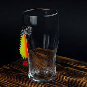 Келих для пива 0,5 л з рибальської блешнею. Блешня в пивному бокалі. Подарунок рибаку.