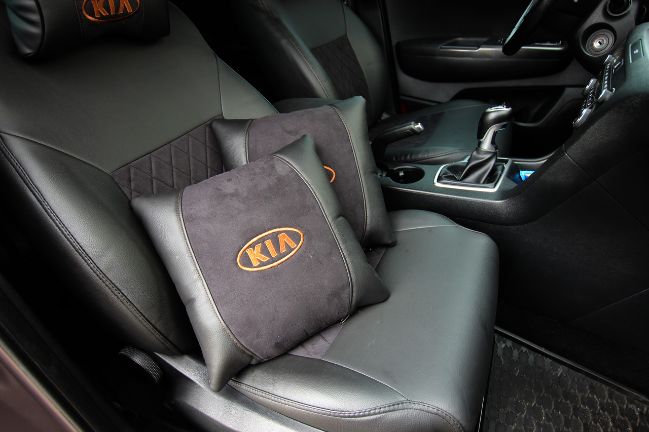 Авто подушка Kia екошкіра чорна з сірим, фото 1