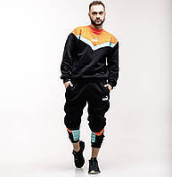 Чоловічий спортивний костюм