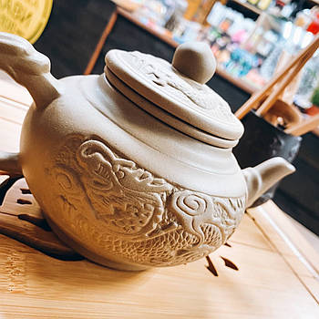 Чайник з Ісинської жовтої глини 450 мілілітрів. з драконом
