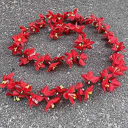 Штучна ліана з квітами червона