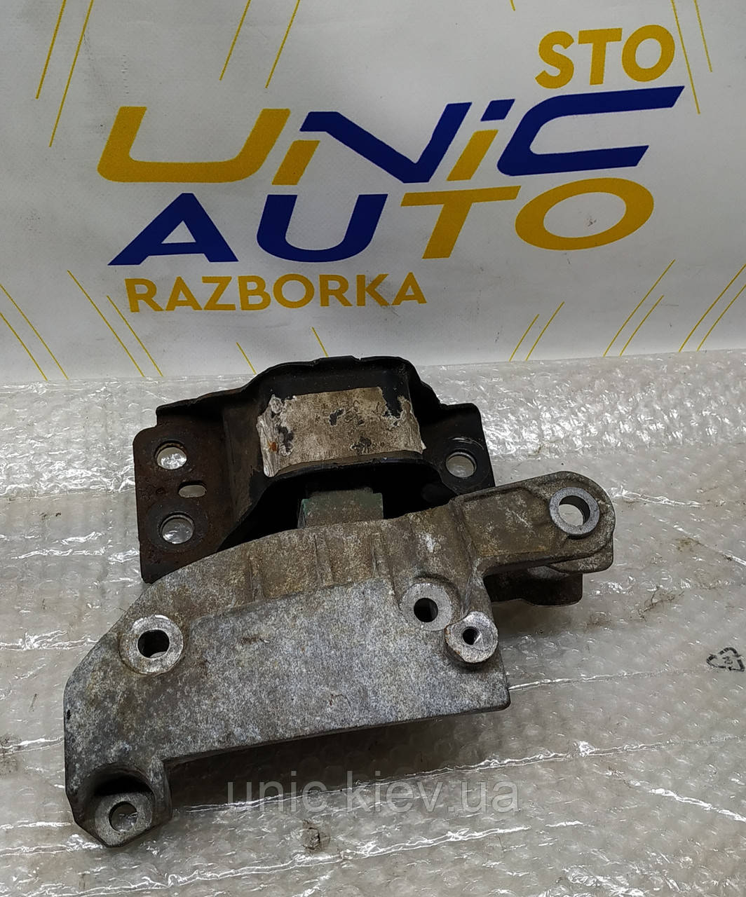 Кронштейн двигуна правий Рено Меган 2 / Сценік 2 б/в