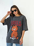 Жіноча футболка оверсайз зі спущеними плечима та мультяшним принтом гарфілд (р. 42-46) 55171100, фото 3