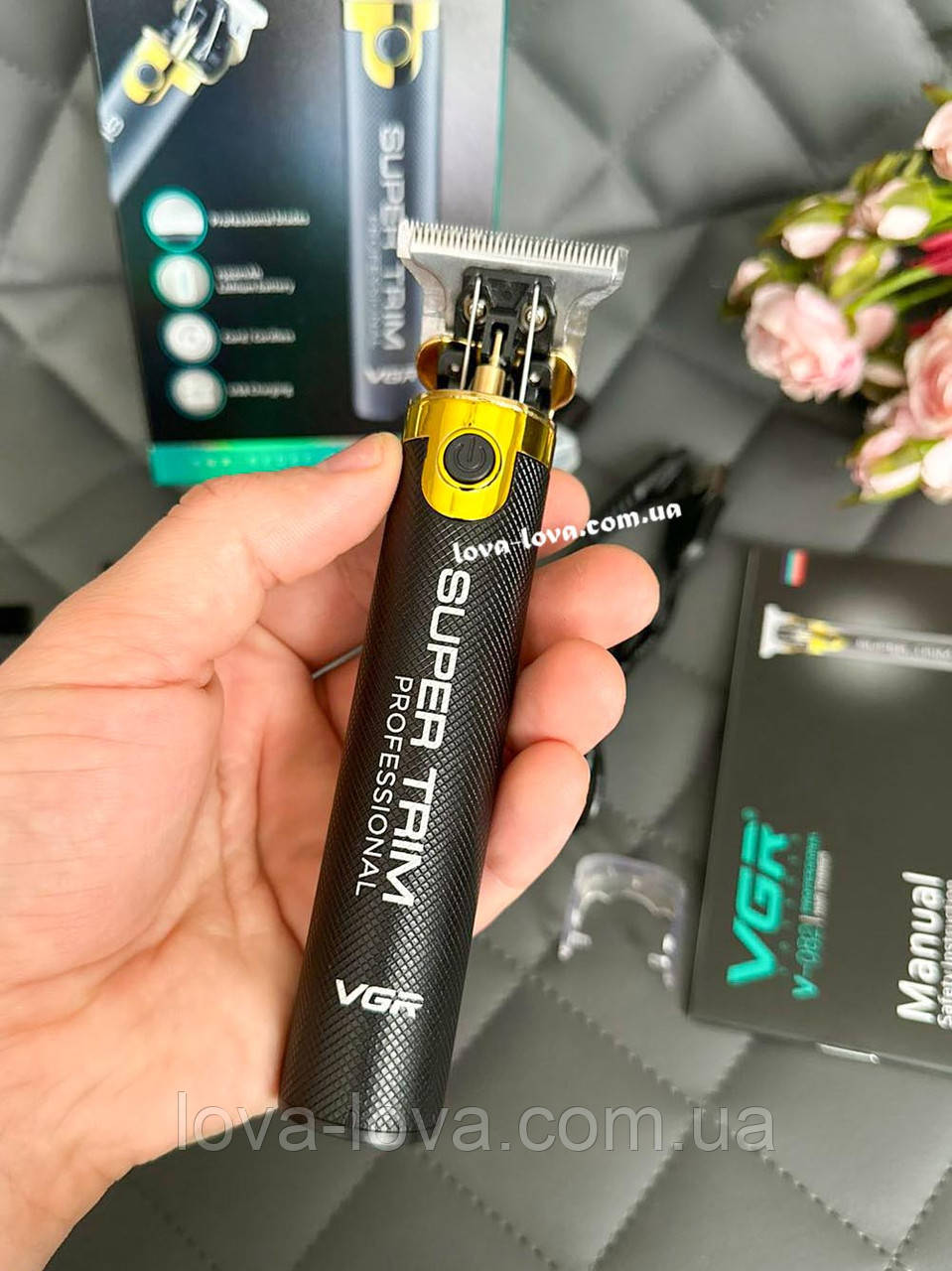 Професійний акумуляторний тример для бороди та вусів VGR V-082 зі змінними насадками 1-3 мм