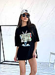 Жіноча вільна футболка зі спущеними плечима та мультяшним принтом багз бані (р. 42-46) 55171102, фото 7