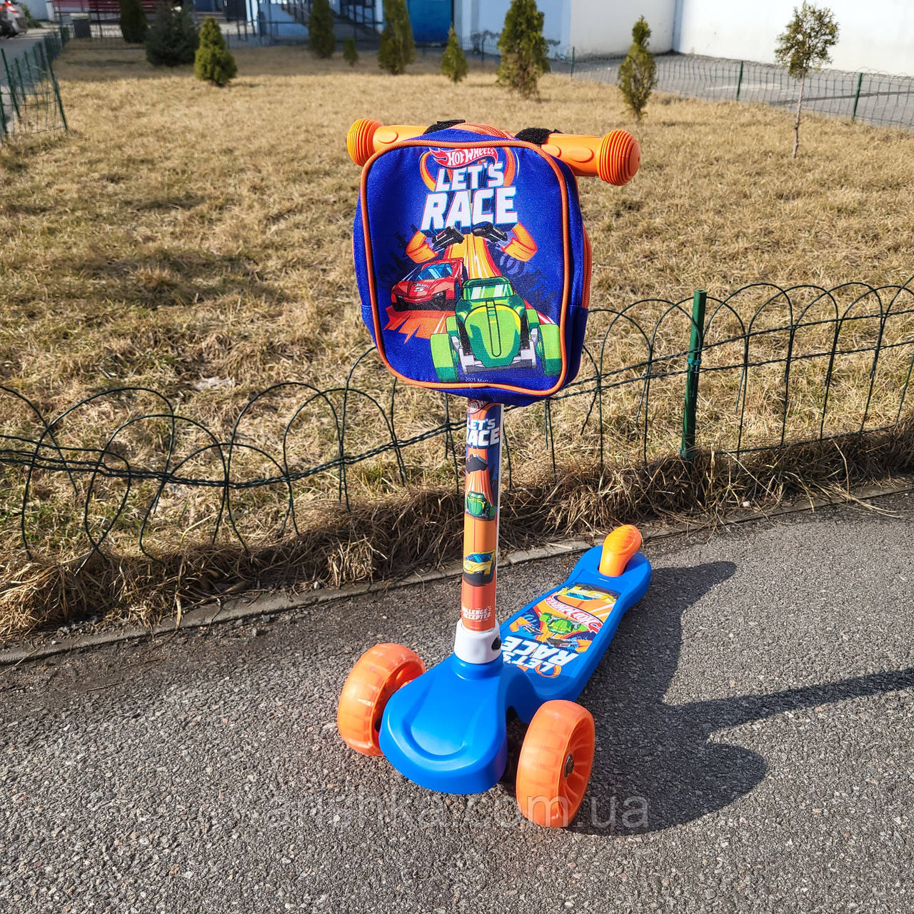 Дитячий триколісний самокат Disney із сумочкою