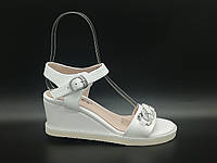 Шкіряні босоніжки на танкетці Erisses. Маленькі розміри (33, 34, 35).