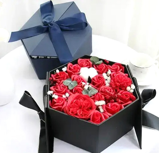 Подарунковий набір мила букет із троянд у чорній коробці Love Light Rose Flower оригінальний подарунок