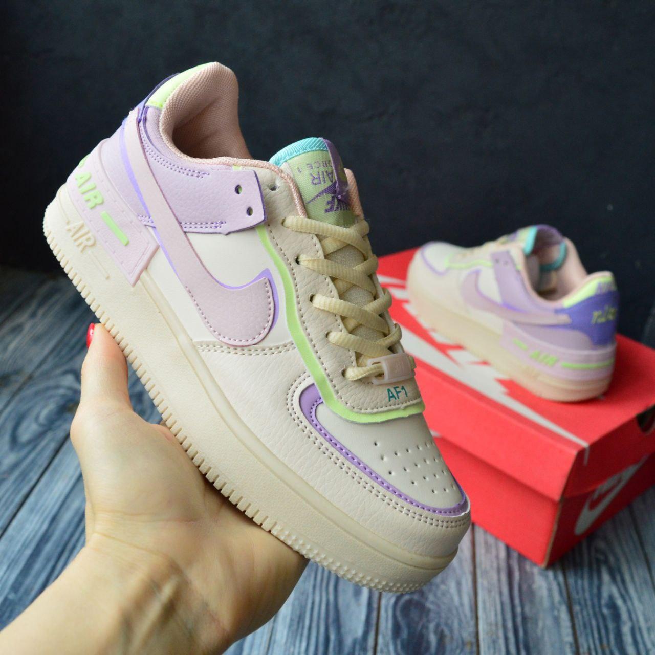Кроссівки для дівчат Nike Air Force 1 з кольоровими деталями. Модне жіноче взуття Найк Аір Форс 1.