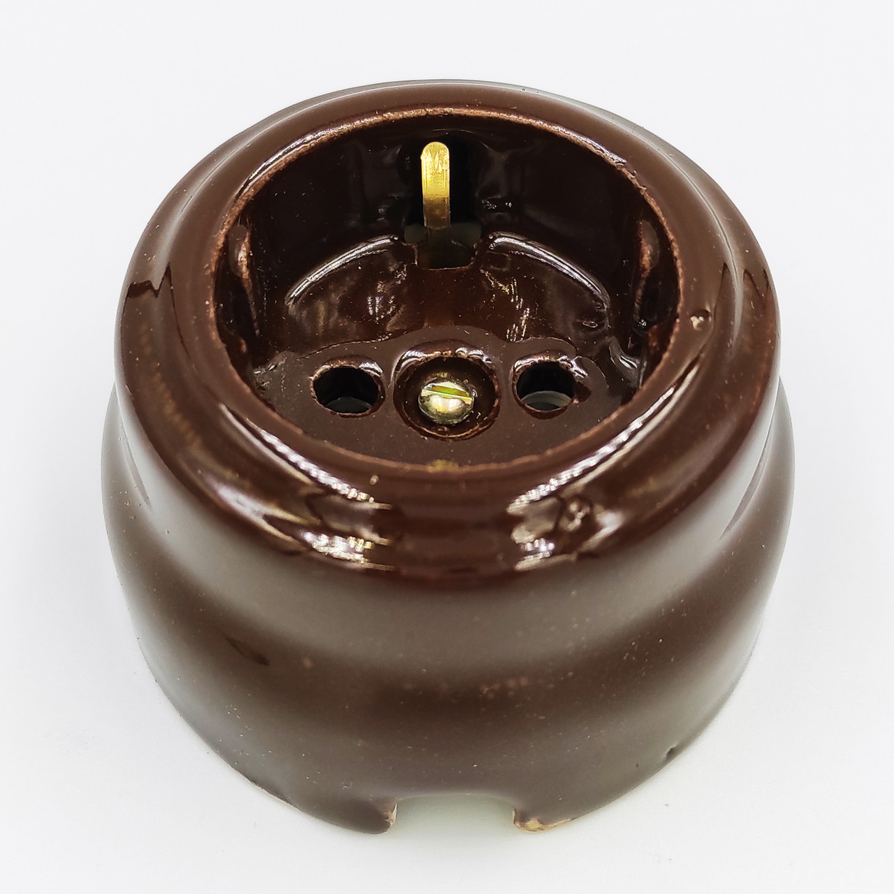 Розетка накладна із заземленням RE «Paint» керамічна коричневий глянець