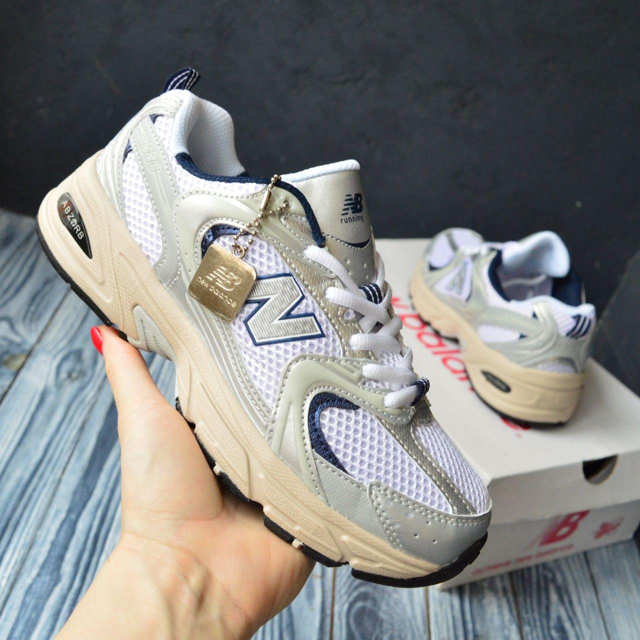 Модні кросси Нью Баланс 530 жіночі. Світлі жіночі кроссівки New Balance 530.