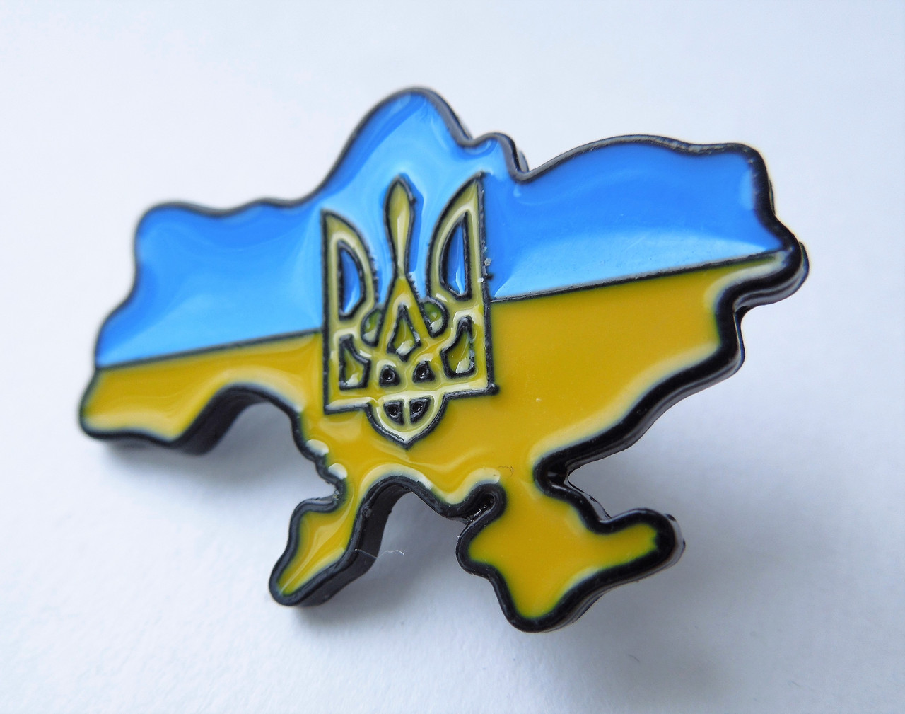 Брошка з гербом, прапором і картою України