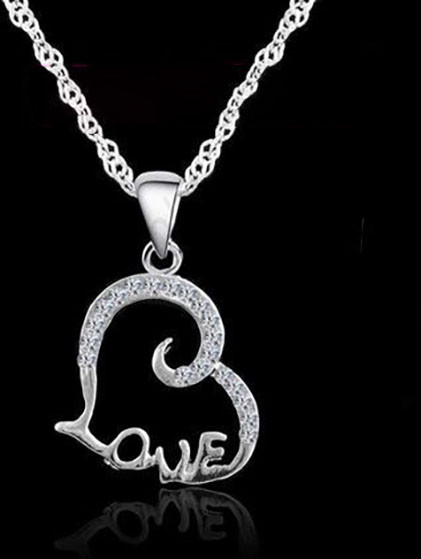 Кулон на ланцюжку Liresmina Jewelry Срібне серце з написом Love покрита фіанітами 1.8 см срібний