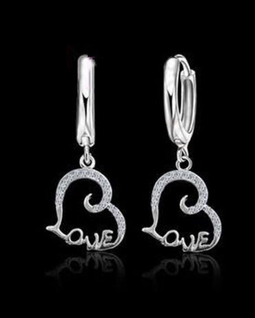 Сережки-підвіски Liresmina Jewelry Срібне серце з написом Love покрита фіанітами 3.7 см сріблясті