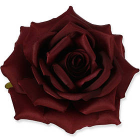 Голівки штучних троянд розкриті