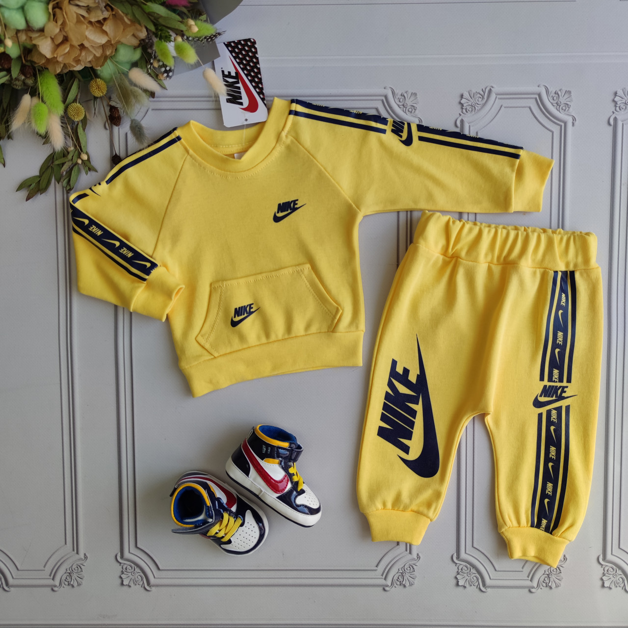 Жовтий костюм Nike для новонароджених