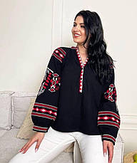 Вишиванка жіноча, блузка чорного кольору з червоно-білою геометричною вишивкою та довгим рукавом, фото 3
