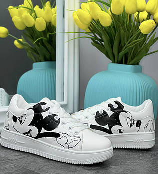 Кросівки жіночі 8 пар у ящику білого кольору 36-41