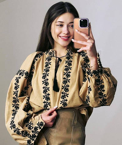 Вишиванка жіноча, блуза бежевого кольору з оригінальною чорною вишивкою., фото 1