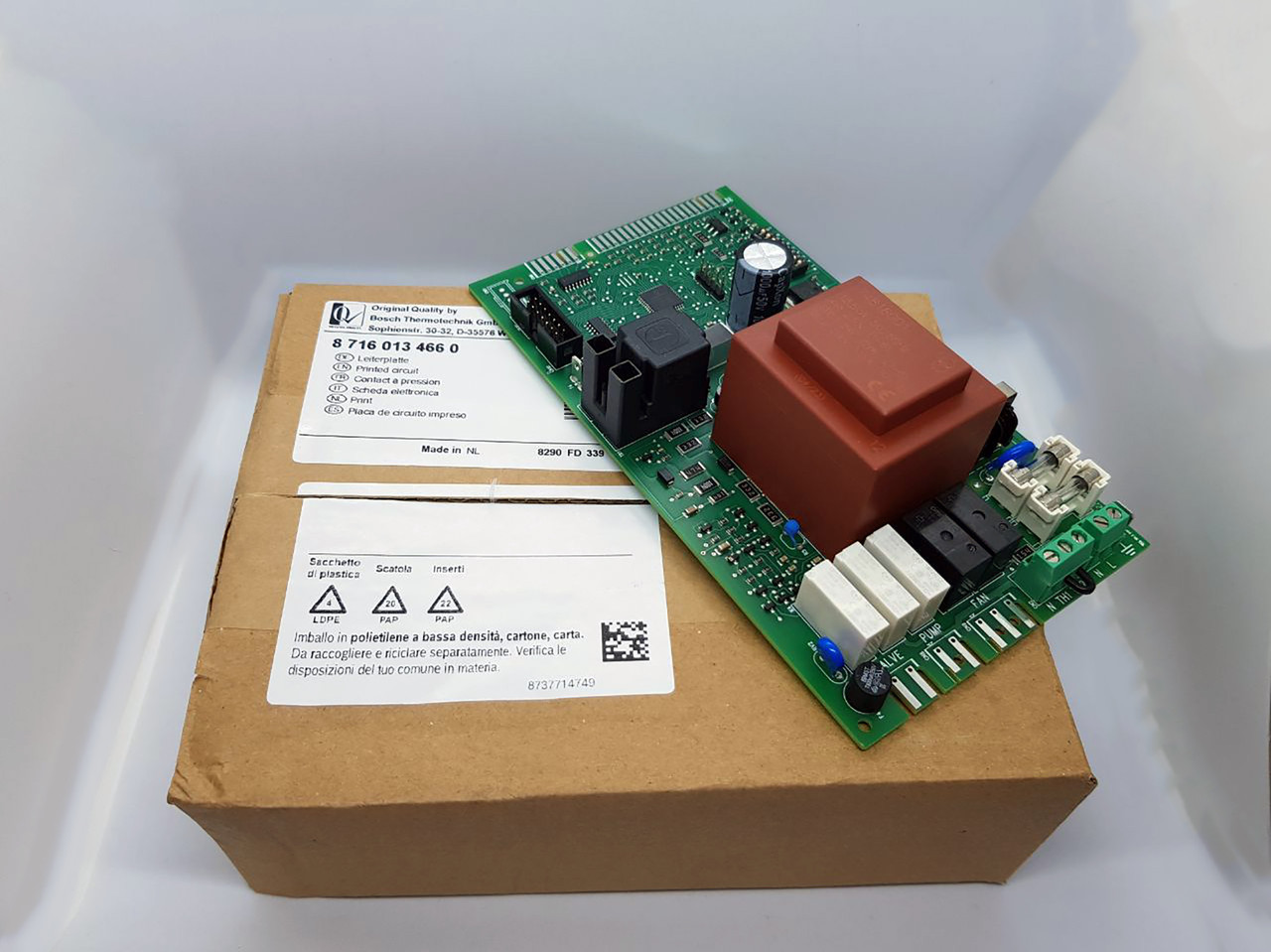 Плата керування на газовий котел Bosch ZWA24-2A/K, ZWA24-2AD/KD, ZSA24-2AD/KD Buderus 8716013466, фото 1