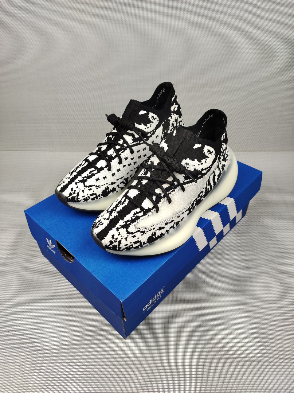 Yeezy boost alien hotsell