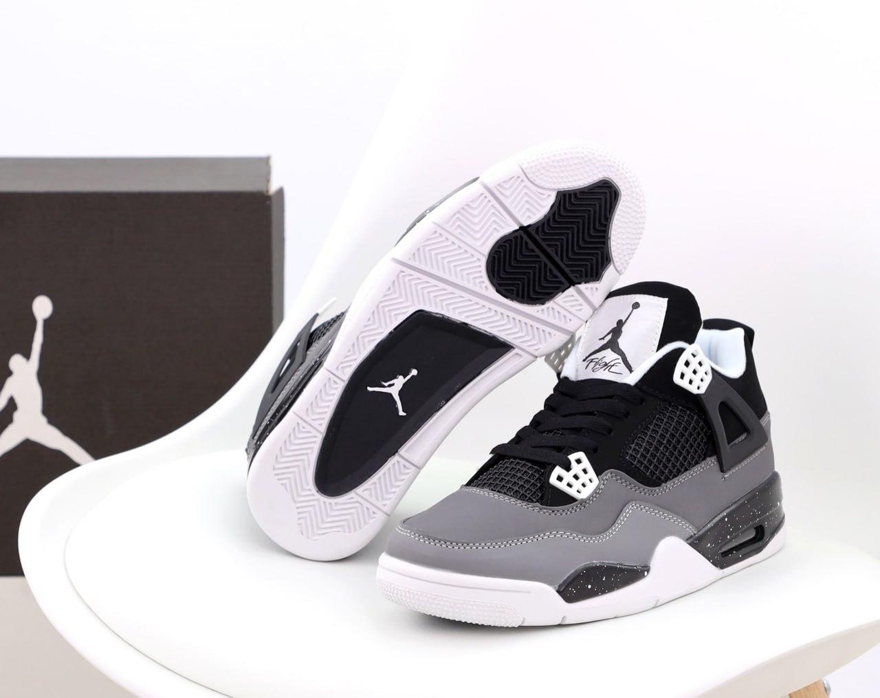 Чоловічі кросівки Nike Air Jordan 4 (сірі з чорним) модні стильні якісні кроси К13089 top, фото 1