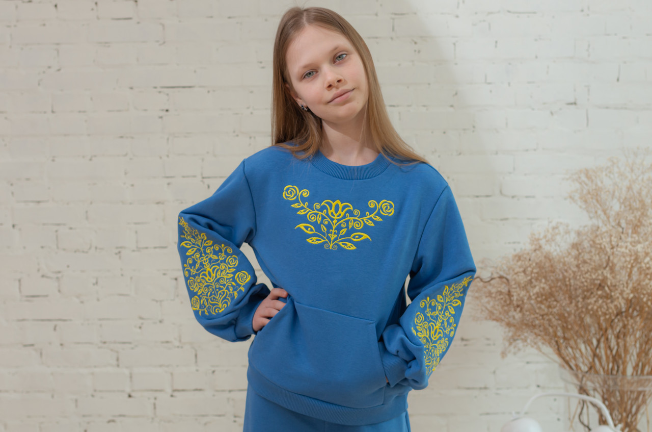Блакитний світшот-вишиванка для дівчинки з українською вишивкою жовтого кольору р. 104-170