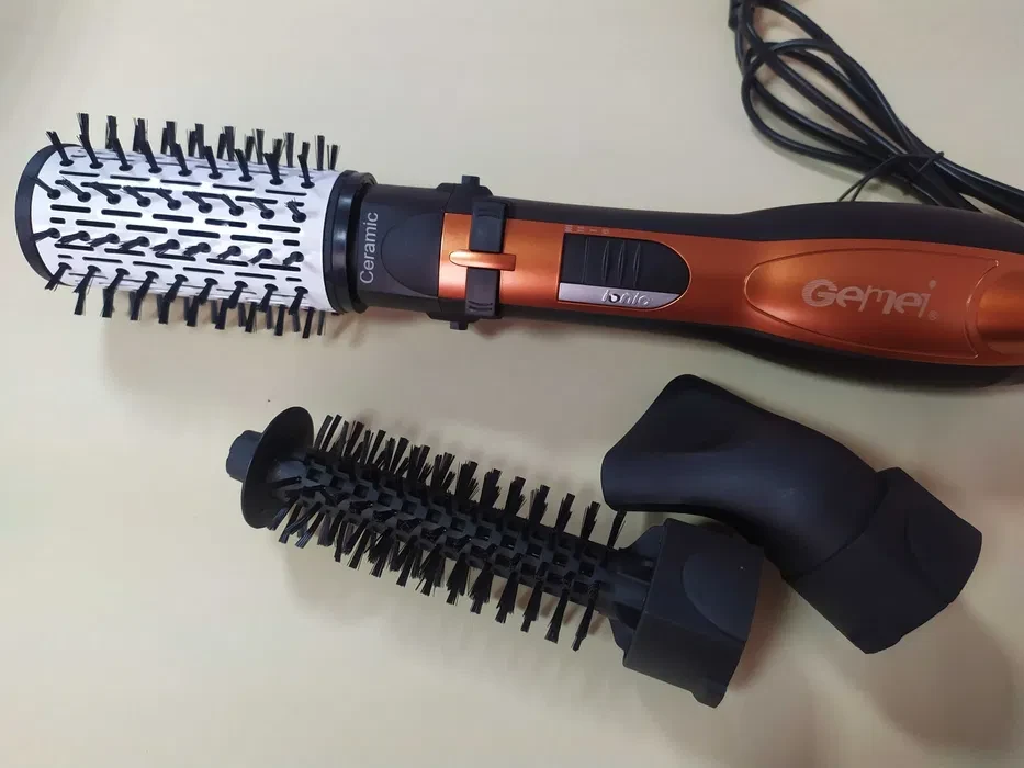 Вращающийся фен-браш Gemei GM 4828, Фен Gemei для укладки волос с насадками - фото 9 - id-p1823559434