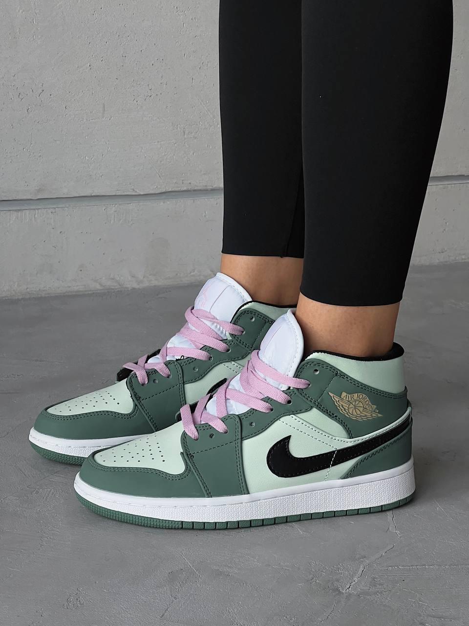 Зелені жіночі кроссівки Nike Air Jordan Retro 1. Модні кросси жіночі Найк Аір Джордан.