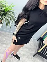 Женское платье черного цвета прямого кроя