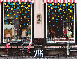 Наклейка на вікно (вітрину, скло, дзеркало) "Жовті та сині (українські) маленькі квіточки"