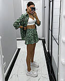 Зелений жіночий літній прогулянковий костюм із софту з принтом: сорочка та шорти, фото 6
