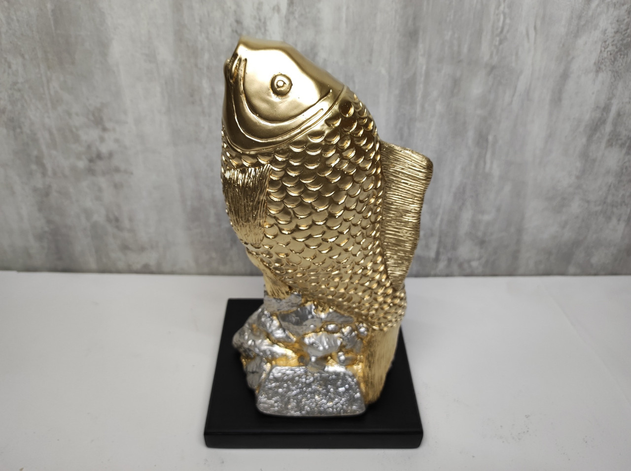 Статуетка Золота рибка 26 см - Подарунок рибалці Золотий короп 1500 грамів