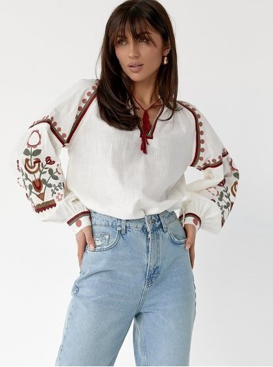 Вишиванка блуза жіноча, білого кольору з гарною вишивкою, рукава довгі розміри S, M, L
