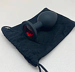 Анальна пробка силіконова М із червоним кристалом та чохлом. Чорна, фото 6