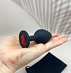 Анальна пробка силіконова М із червоним кристалом та чохлом. Чорна, фото 7