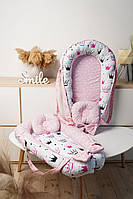 Двухсторонний кокон - гнездышко для новорожденных деток с ручками и подушкой. Розовый/ короны