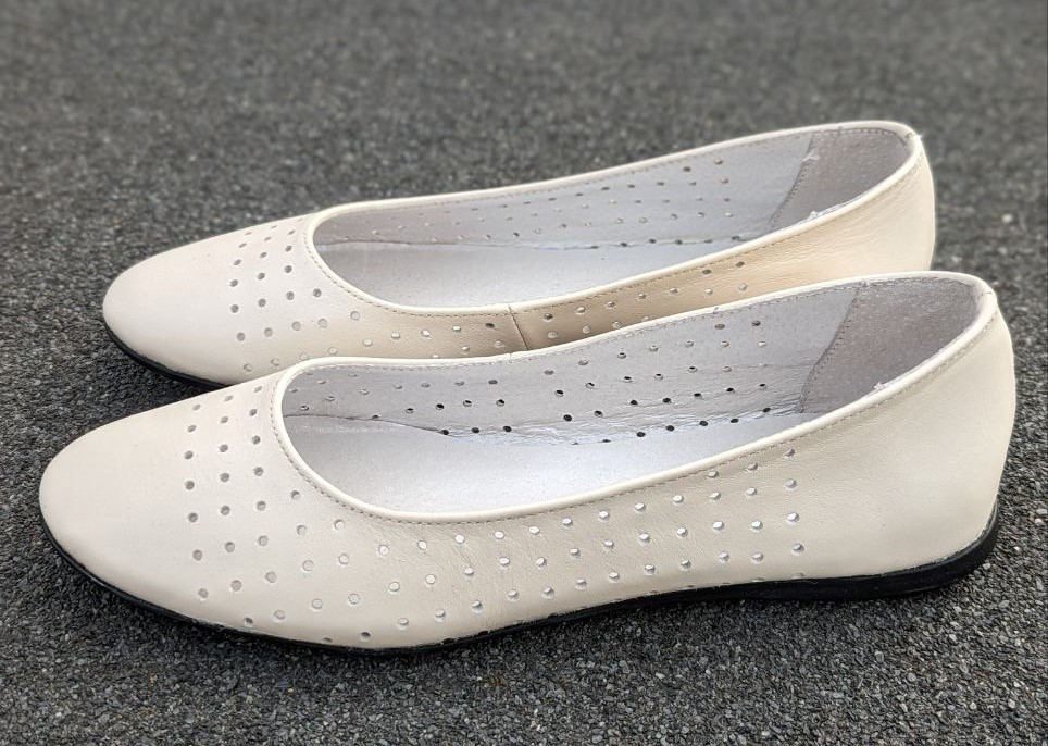 STTOPA Розміри 40-44. Балетки великих розмірів із перфорацією з натуральної шкіри. 162-4044-2 Молочні, фото 1