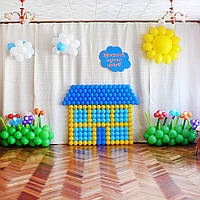 Оформлення випускного у дитячому садку садочку Прикраса актового залу Школа з повітряних кульок (панно) Сонце Трава Квіти Хмари
